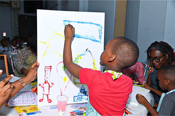 Atelier-de-peinture-durant-la-Journee-de-securite-des-employes_2024